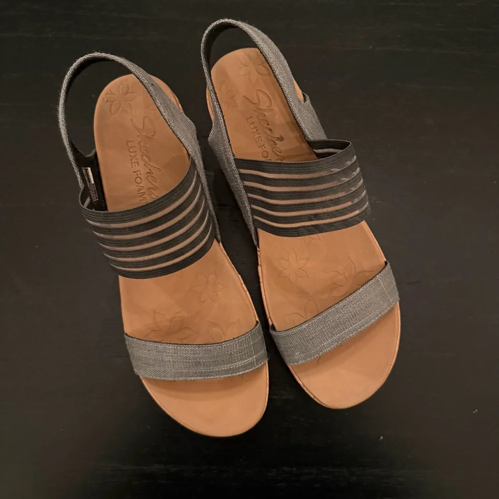 Skechers Luxe Foam Wedges size 10 - Picture 2 of 6